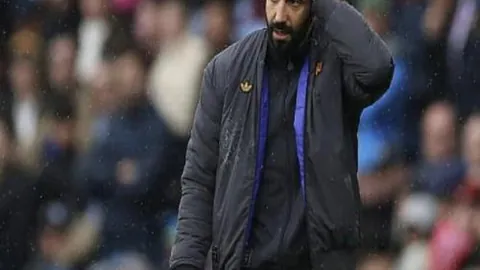 《全力拼搏的弗兰克：关键时刻，我们与胜利仅一步之遥！》